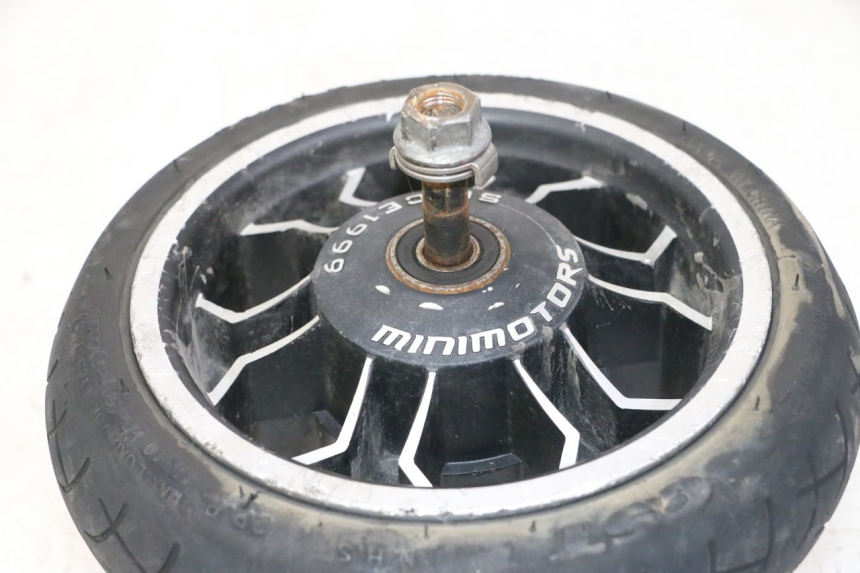 photo de FRONT RIM AND TIRE DUALTRON AMINIA 1