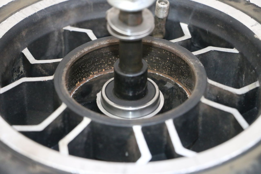 photo de FRONT RIM AND TIRE DUALTRON AMINIA 1