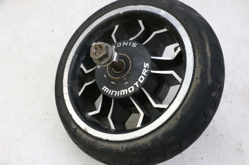 photo de FRONT RIM AND TIRE DUALTRON AMINIA 1