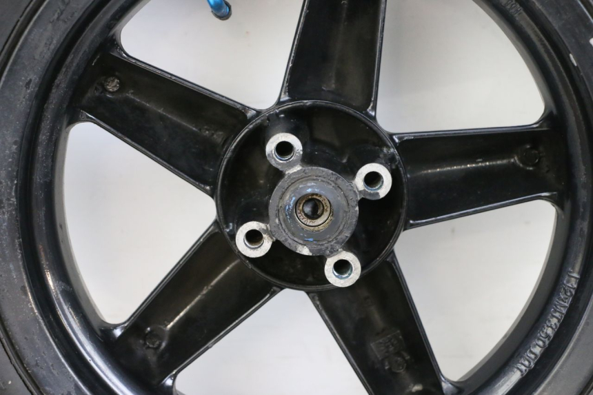 photo de FRONT RIM AND TIRE MBK BOOSTER SPIRIT 50 (2004 - 2017) - Additional view of the item