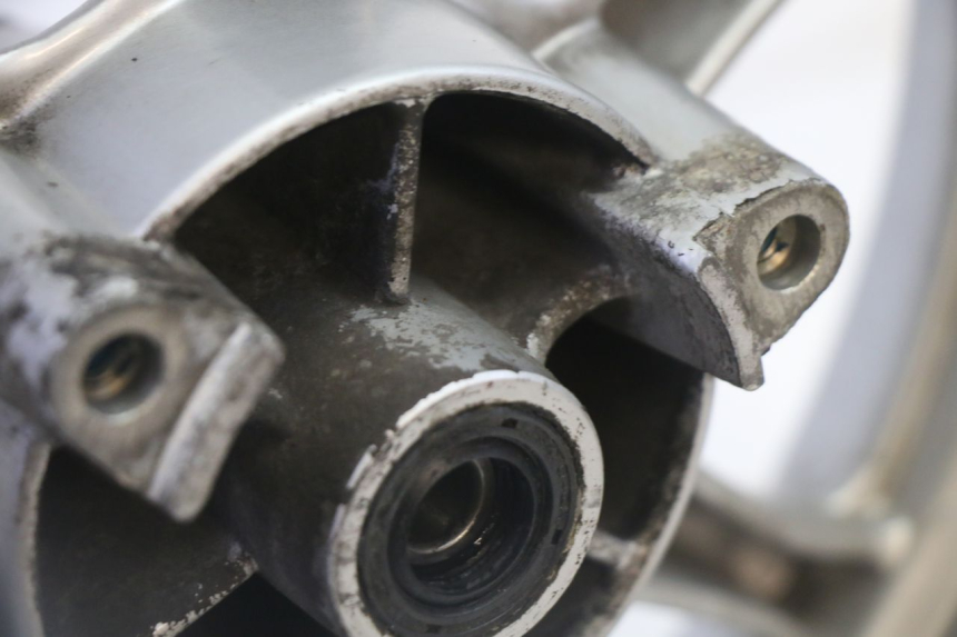 photo de FRONT RIM AND TIRE SUZUKI BURGMAN 125 (2007 - 2014)