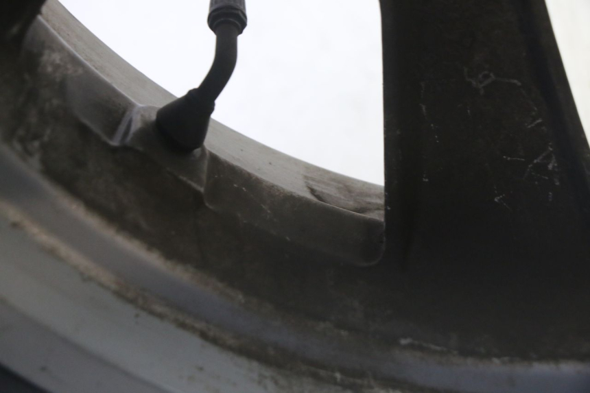 photo de FRONT RIM AND TIRE PEUGEOT CITYSTAR 50 (2013 - 2017)