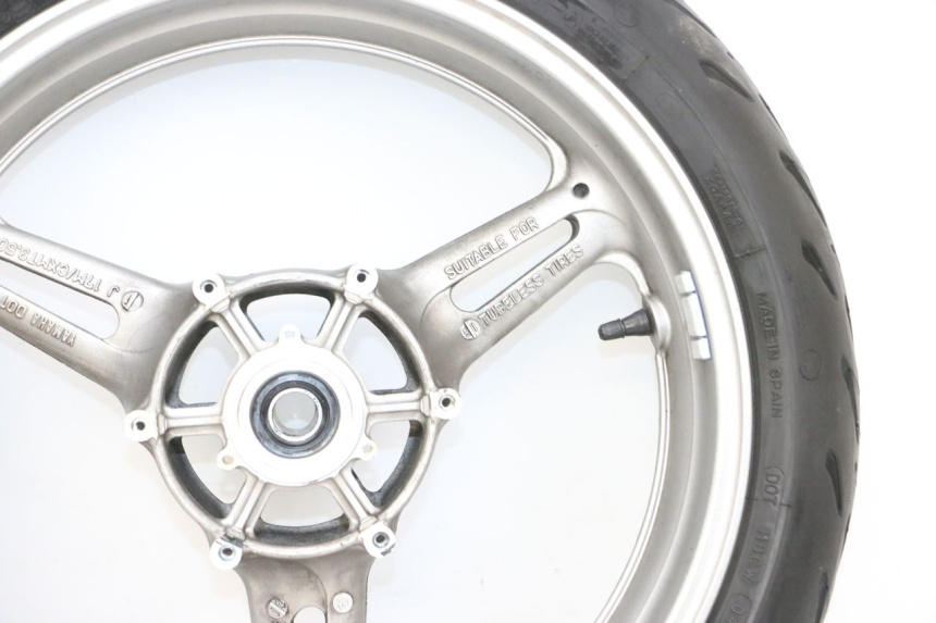 photo de FRONT RIM AND TIRE YAMAHA FJR ABS 1300 (2006 - 2012) - Distinctive features