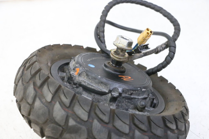 photo de FRONT RIM AND TIRE KUKIRIN G2 MASTER 1