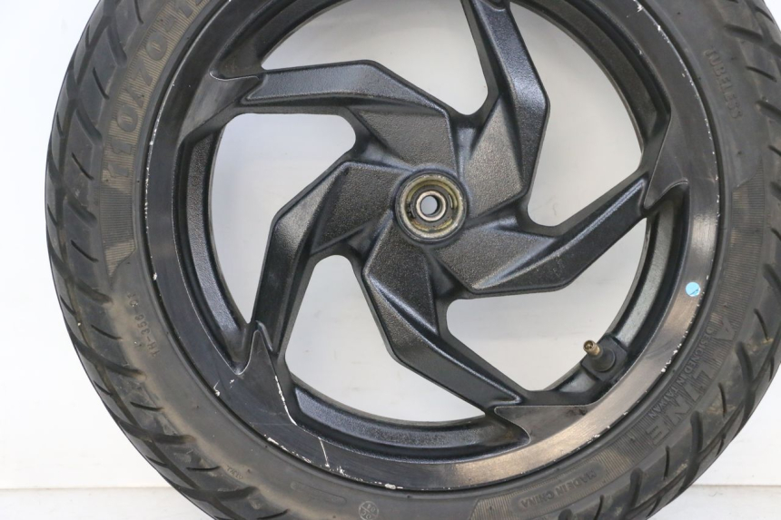 photo de FRONT RIM AND TIRE SYM ORBIT III 3 4T 50 (2021 - 2025) - High-resolution close-up