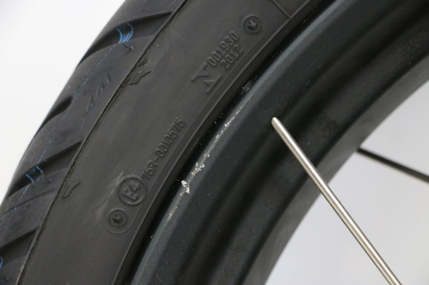 photo de FRONT RIM AND TIRE BMW R GS 1250 (2021 - 2024) - High-resolution close-up