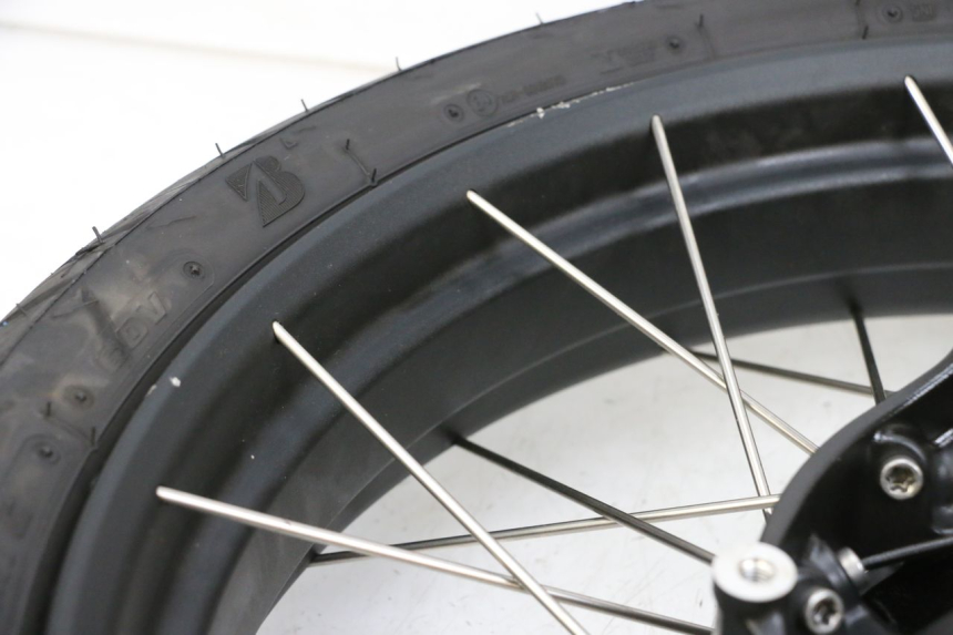 photo de FRONT RIM AND TIRE BMW R GS 1250 (2021 - 2024) - Technical close-up