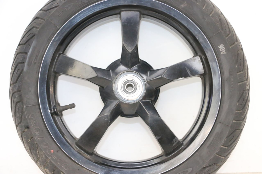 photo de FRONT RIM AND TIRE PEUGEOT SATELIS 125 (2013 - 2018) - Component zoom