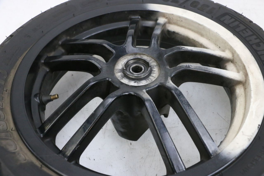 photo de FRONT RIM AND TIRE PEUGEOT SPEEDFIGHT 4 4T EFI 50 (2021 - 2025) - Technical close-up