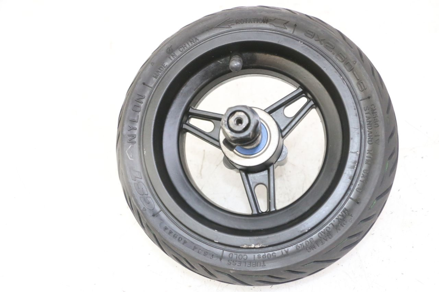 photo de FRONT RIM AND TIRE NAMI STELLAR 1