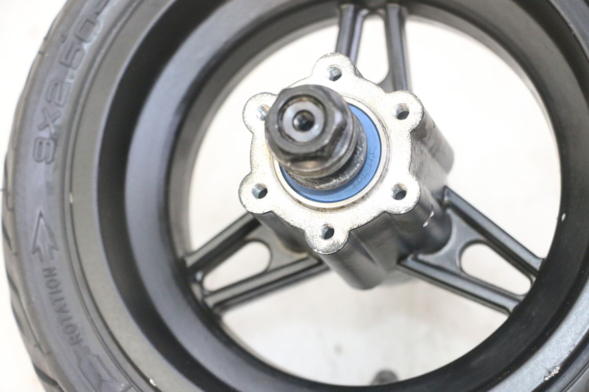 photo de FRONT RIM AND TIRE NAMI STELLAR 1