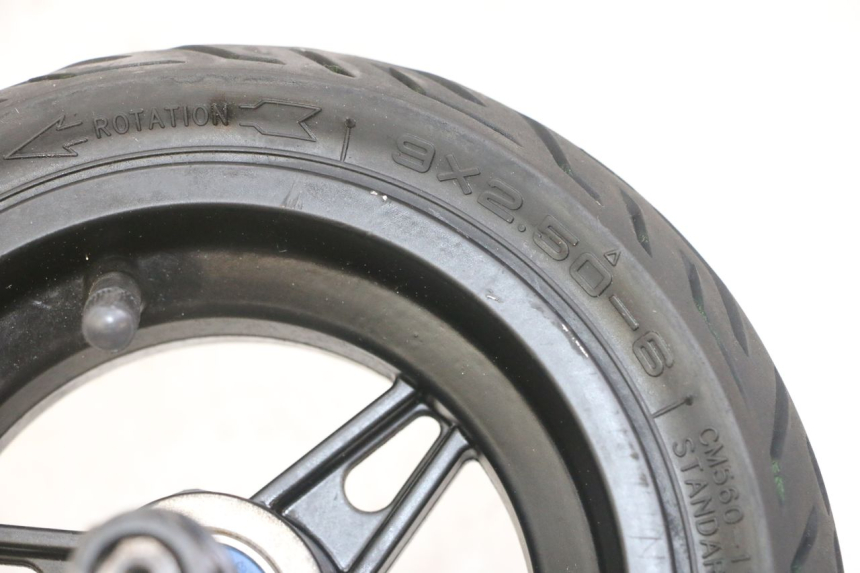 photo de FRONT RIM AND TIRE NAMI STELLAR 1