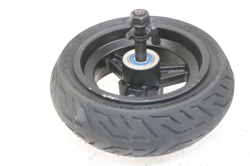 photo de FRONT RIM AND TIRE NAMI STELLAR 1