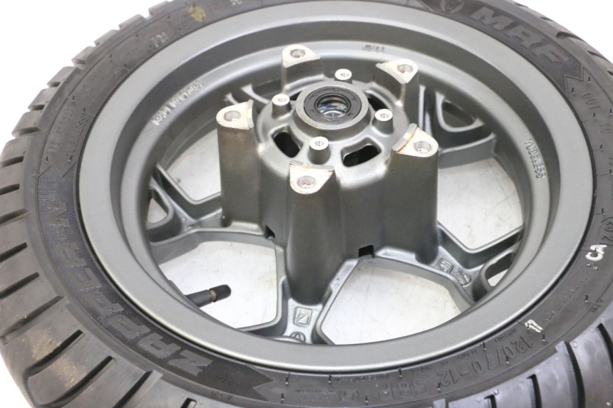 photo de FRONT RIM AND TIRE APRILIA SXR 50 (2021 - 2023)