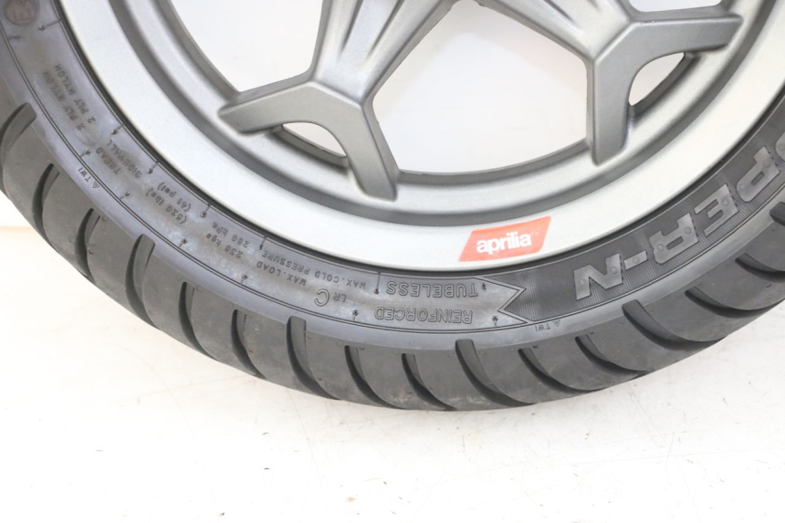 photo de FRONT RIM AND TIRE APRILIA SXR 50 (2021 - 2023)