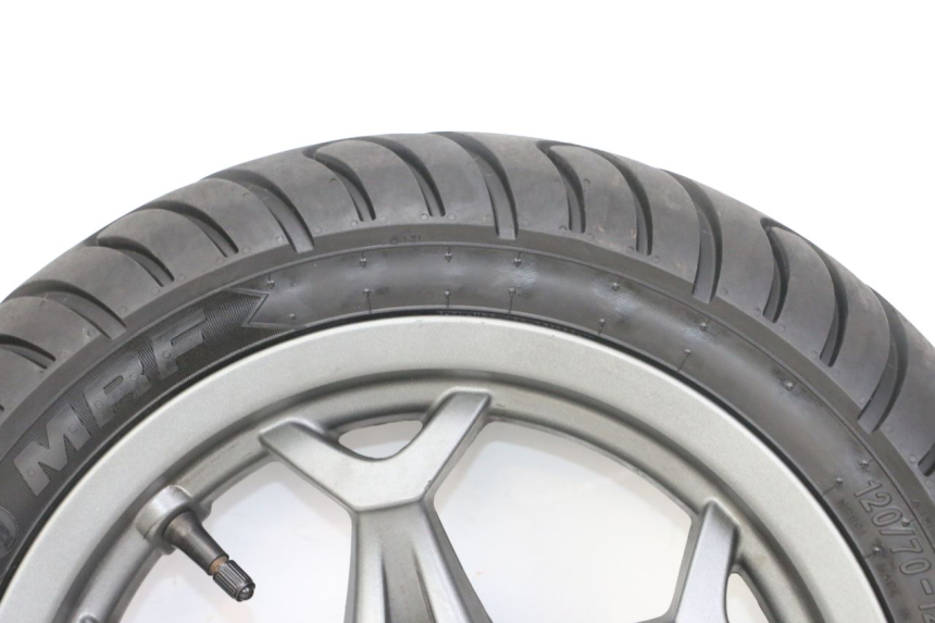 photo de FRONT RIM AND TIRE APRILIA SXR 50 (2021 - 2023)