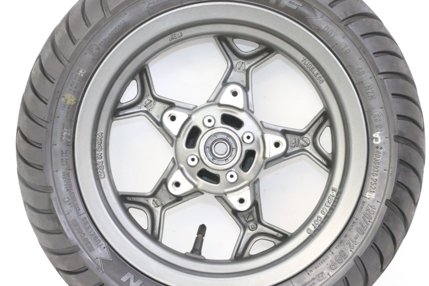 photo de FRONT RIM AND TIRE APRILIA SXR 50 (2021 - 2023)