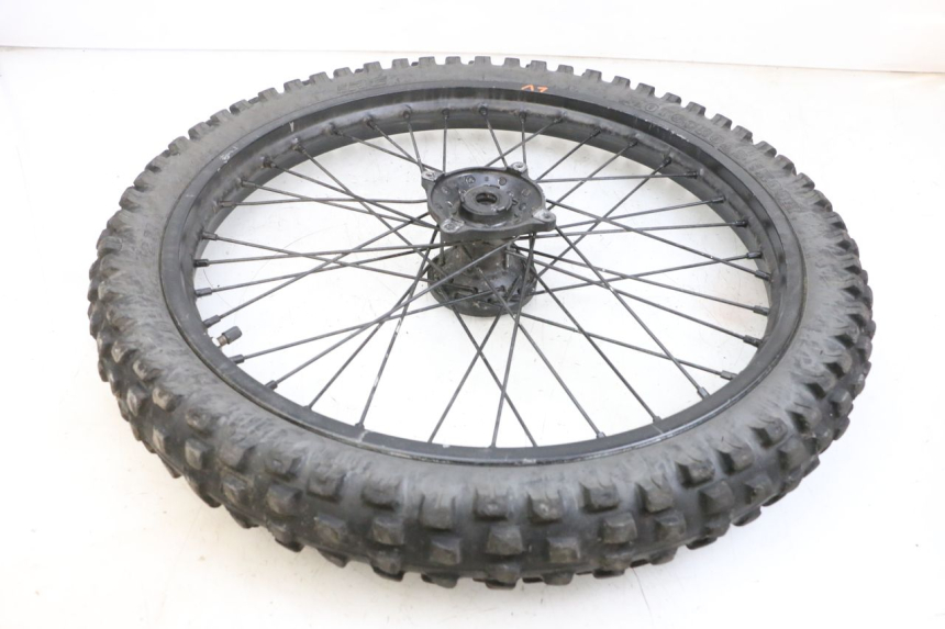 photo de FRONT RIM AND TIRE YAMAHA TTR 125 (2000 - 2020) - Additional view of the item