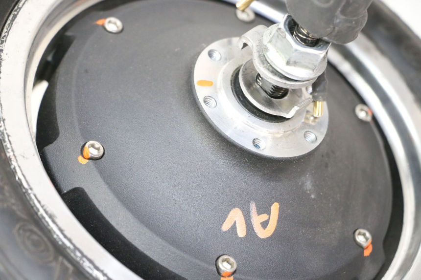 photo de FRONT RIM AND TIRE DUALTRON VICTOR LIMITED 1