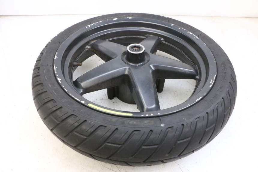photo de FRONT RIM AND TIRE YAMAHA XMAX X-MAX 125 (2006 - 2009) - Additional view of the item