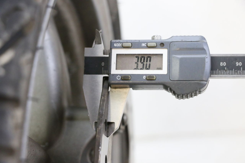 photo de FRONT RIM AND TIRE PIAGGIO X9 EVOLUTION 125 (2003 - 2007)
