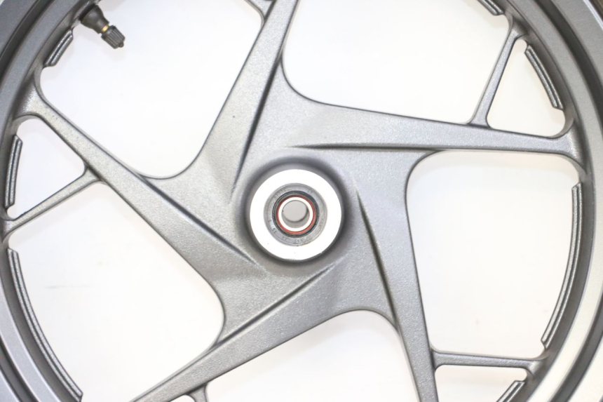 photo de FRONT RIM AND TIRE YAMAHA XMAX X-MAX 125 (2021 - 2025)