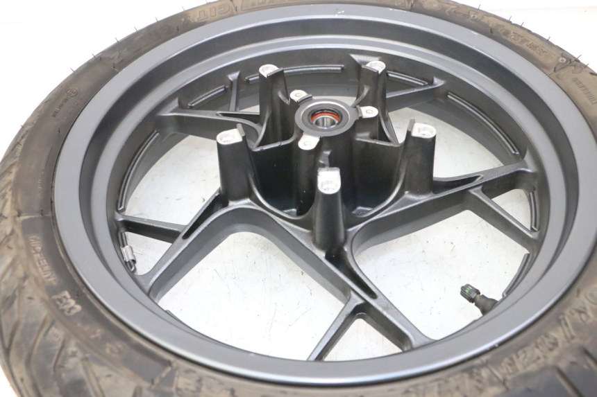 photo de FRONT RIM AND TIRE YAMAHA XMAX X-MAX 125 (2021 - 2025)