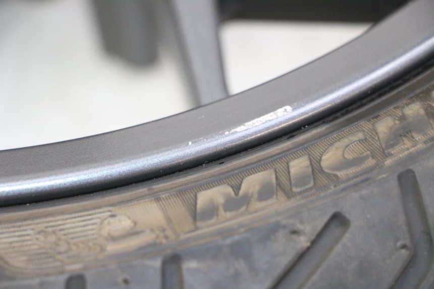 photo de FRONT RIM AND TIRE YAMAHA XMAX X-MAX 125 (2021 - 2025)