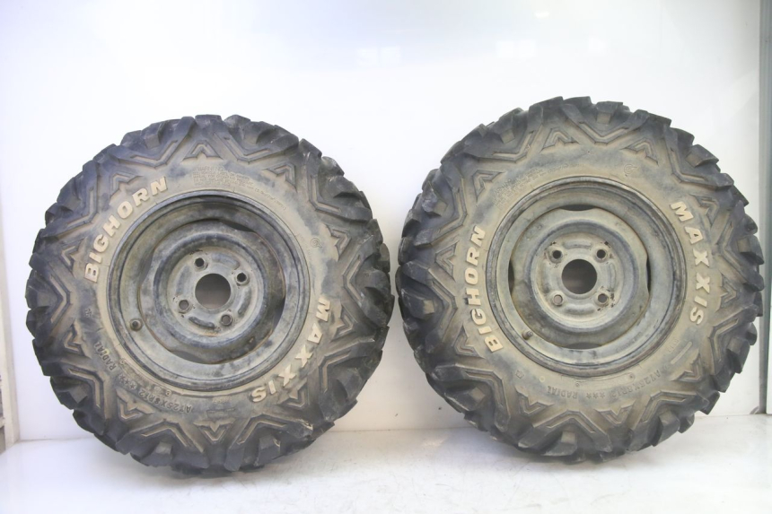 photo de FRONT RIM AND TIRE YAMAHA YFM GRIZZLY 550 (2008 - 2015)