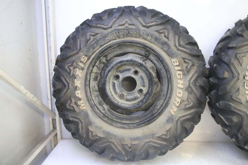 photo de FRONT RIM AND TIRE YAMAHA YFM GRIZZLY 550 (2008 - 2015)