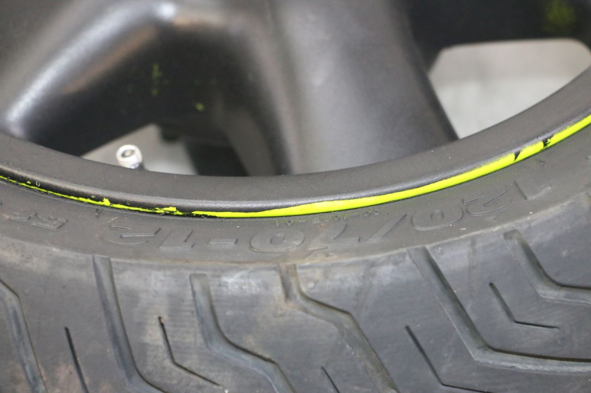 photo de FRONT RIM AND TIRE YAMAHA YP MAJESTY 125 (2002 - 2006)
