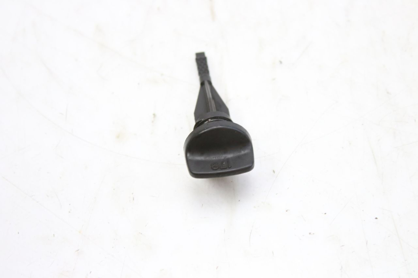 photo de ENGINE OIL DIPSTICK HONDA CBF 500 (2004 - 2007)