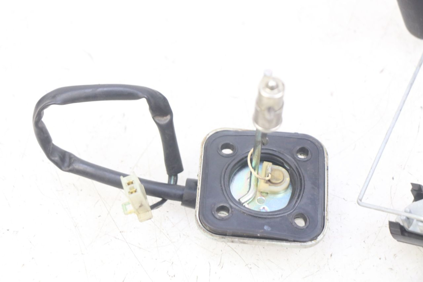 photo de FUEL TANK GAUGE PIAGGIO FLY 4T 50 (2013 - 2017)
