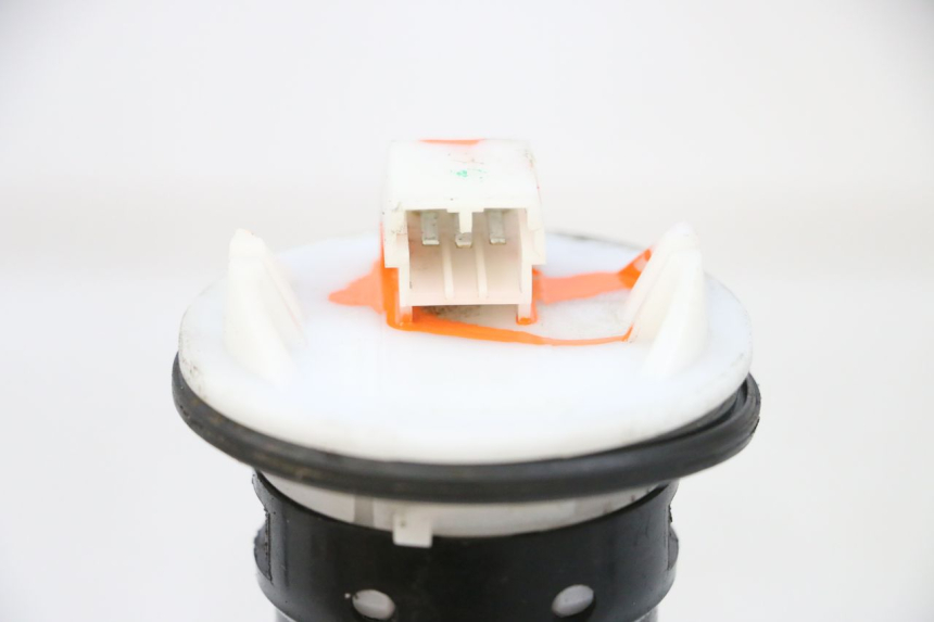 photo de FUEL TANK LEVEL PIAGGIO MP3 HPE 300 (2019 - 2026) - Fixing points details