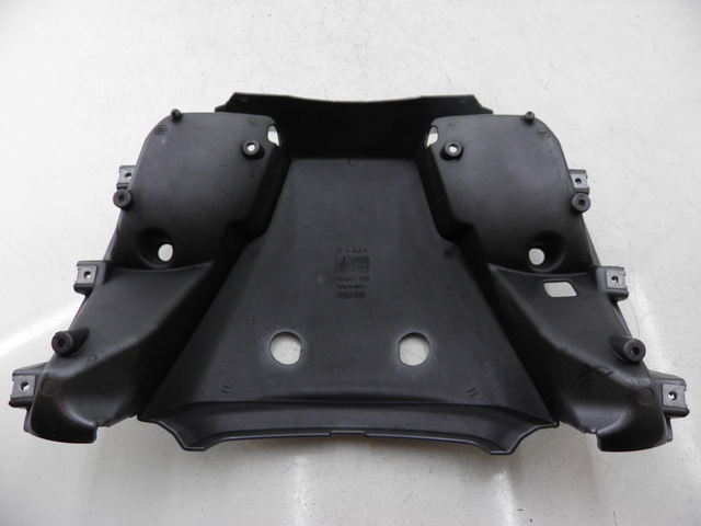 photo de REAR MIDDLE PANEL APRILIA ATLANTIC 125 (2003 - 2009)