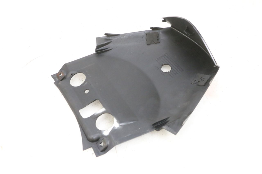 photo de REAR FAIRING JUNCTION SUZUKI BURGMAN 125 (2007 - 2014) - Zoom on usage condition