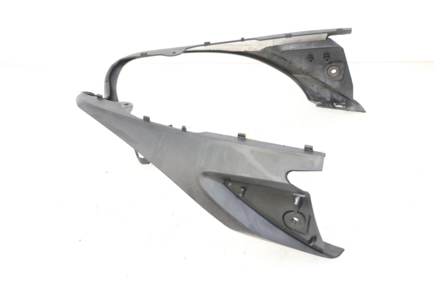 photo de REAR MIDDLE PANEL YAMAHA FZ6 FAZER S2 600 (2007 - 2011)