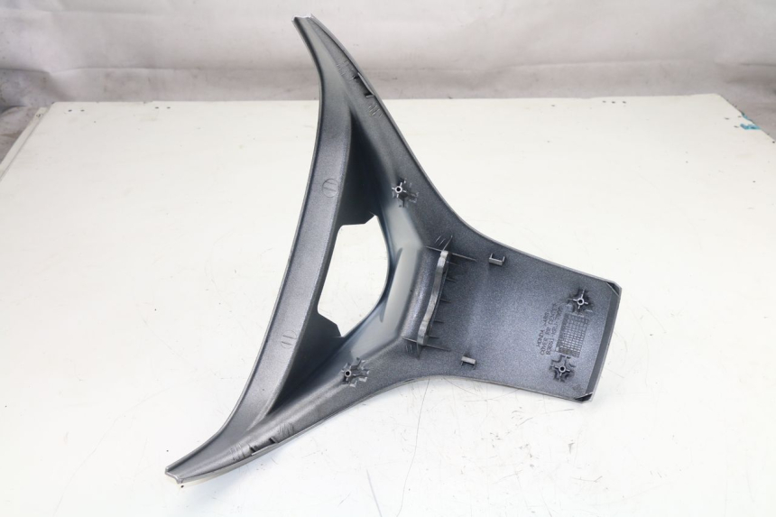 photo de REAR MIDDLE PANEL HONDA FES S-WING SWING 125 (2007 - 2015)