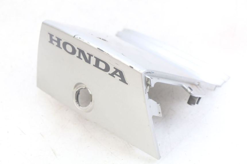 photo de REAR FAIRING JUNCTION HONDA SCV LEAD 100 (2003 - 2007)