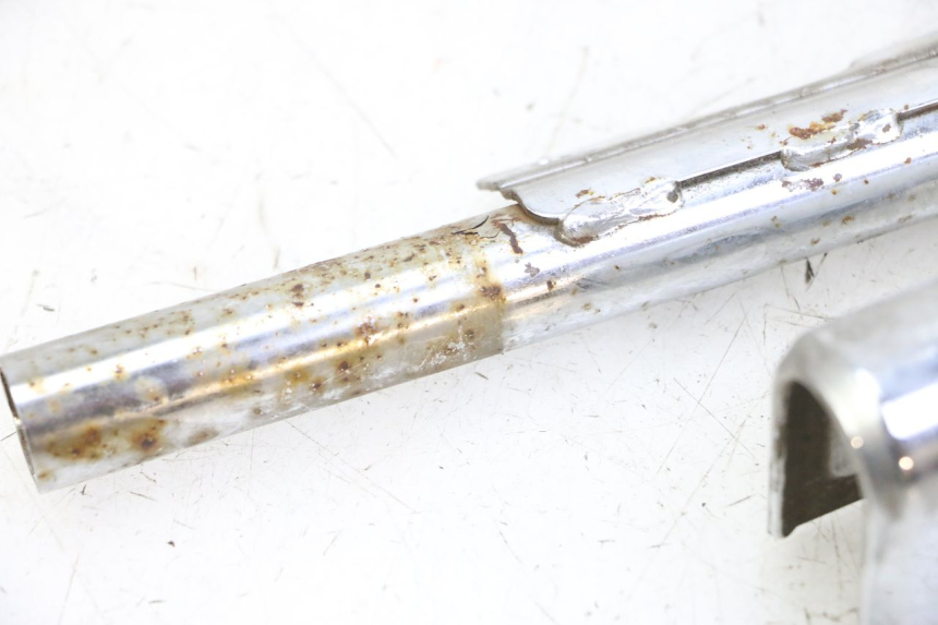 photo de REAR LOWER MIDDLE PANEL HYOSUNG GV AQUILA 125 (2000 - 2004)