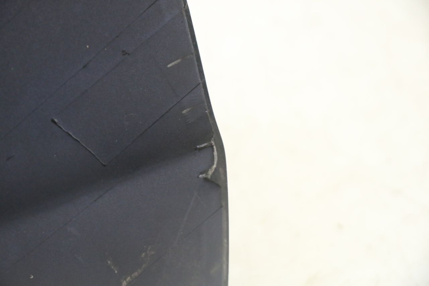 photo de LOWER REAR FAIRING JUNCTION SUZUKI BURGMAN 125 (2007 - 2014)