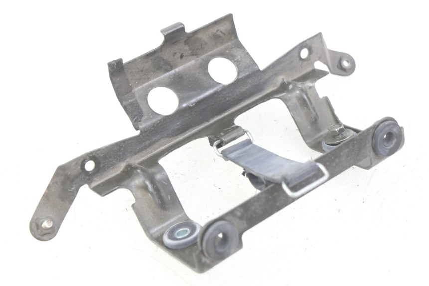 photo de LOWER REAR FAIRING JUNCTION YAMAHA FZS FAZER 600 (1998 - 2001)