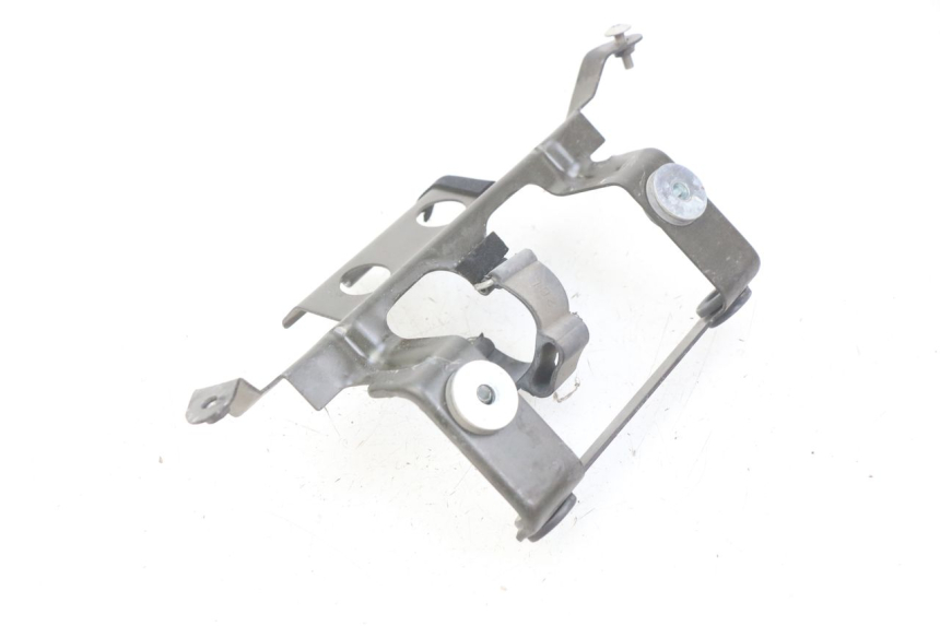 photo de LOWER REAR FAIRING JUNCTION YAMAHA FZS FAZER 600 (1998 - 2001)