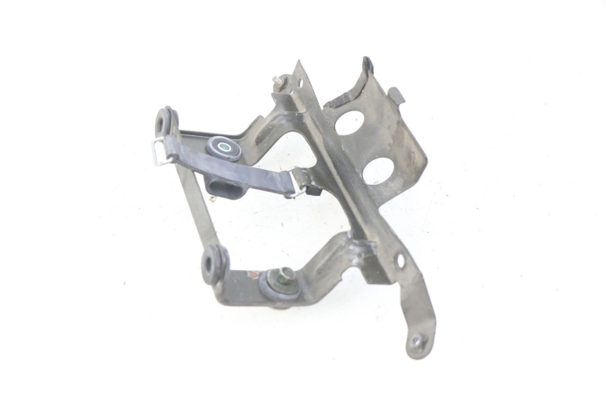 photo de LOWER REAR FAIRING JUNCTION YAMAHA FZS FAZER 600 (1998 - 2001)
