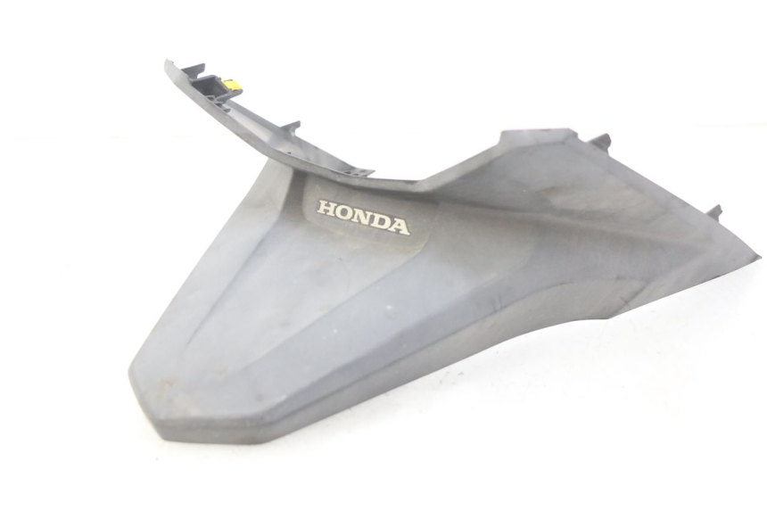 photo de LOWER REAR FAIRING JUNCTION HONDA FORZA 125 (2015 - 2016)