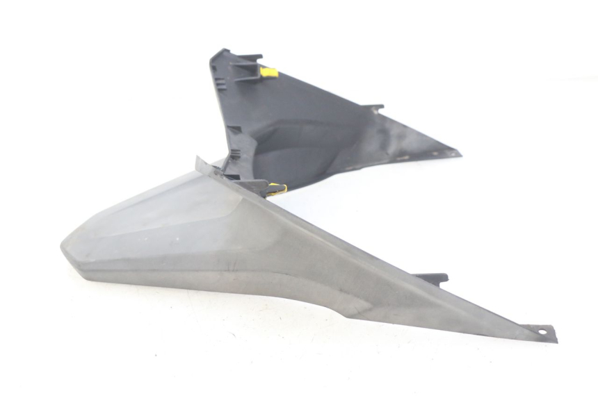 photo de LOWER REAR FAIRING JUNCTION HONDA FORZA 125 (2015 - 2016)