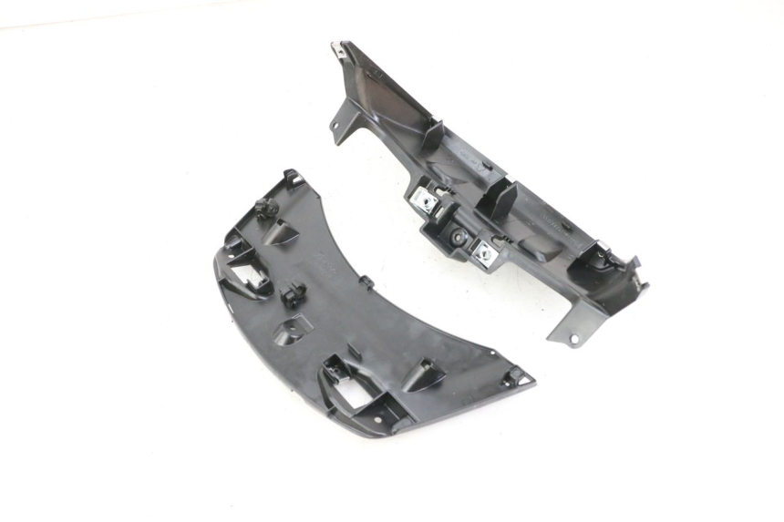 photo de REAR LOWER MIDDLE PANEL PIAGGIO MP3 500 (2014 - 2016)