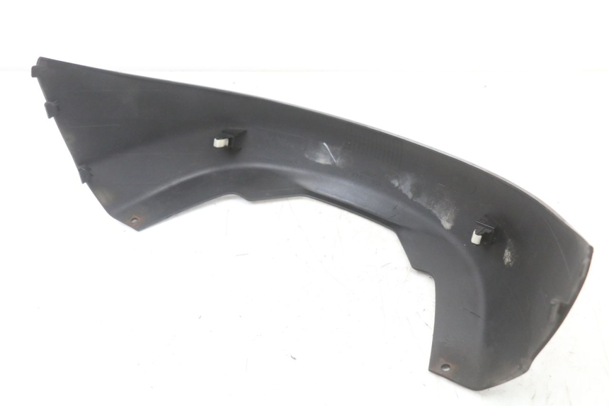 photo de LOWER REAR FAIRING JUNCTION SUZUKI BURGMAN 125 (2007 - 2014)