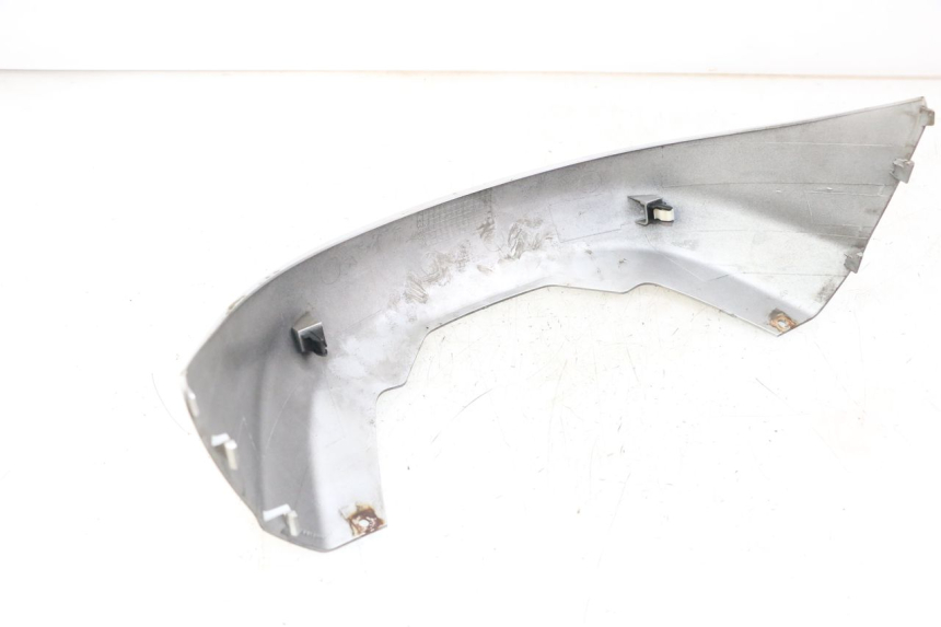 photo de LOWER REAR FAIRING JUNCTION SUZUKI BURGMAN 125 (2007 - 2014)