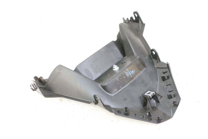 photo de REAR LOWER MIDDLE PANEL YAMAHA XMAX X-MAX 125 (2021 - 2025)